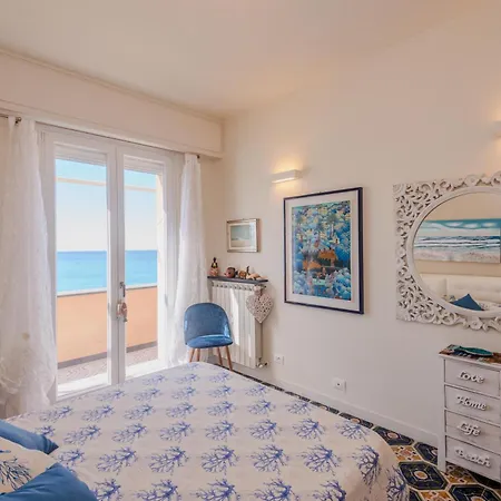 Liliana - Sirena - Trilocale Elegante Con Balcone Vista Mare - Accesso Diretto Apartamento *