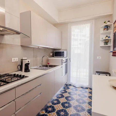Liliana - Sirena - Trilocale Elegante Con Balcone Vista Mare - Accesso Diretto Apartamento