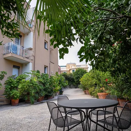 Liliana - Sirena - Trilocale Elegante Con Balcone Vista Mare - Accesso Diretto