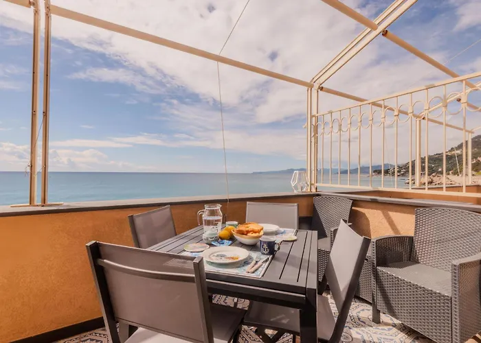 Apartamento Liliana - Sirena - Trilocale Elegante Con Balcone Vista Mare - Accesso Diretto